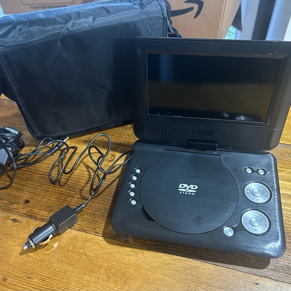 Portable DVD Player, smoke free home - Picture 2 of 4